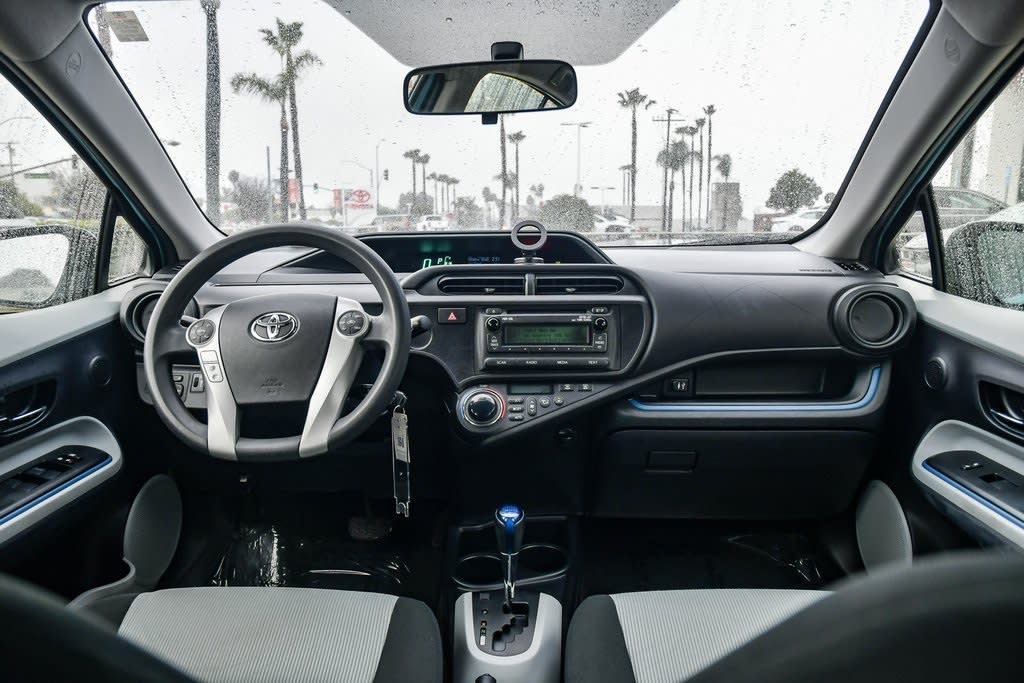 2013 Toyota Prius c  12