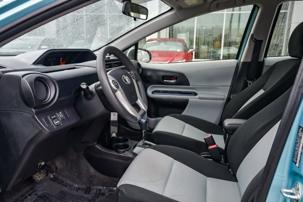 2013 Toyota Prius c  9