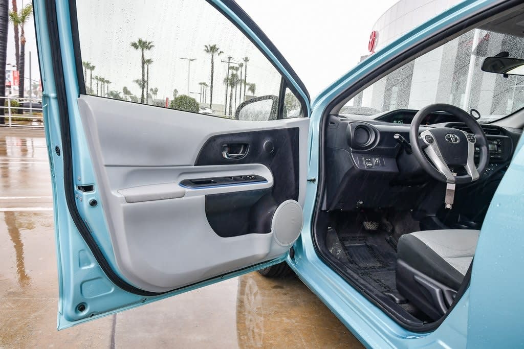 2013 Toyota Prius c  25