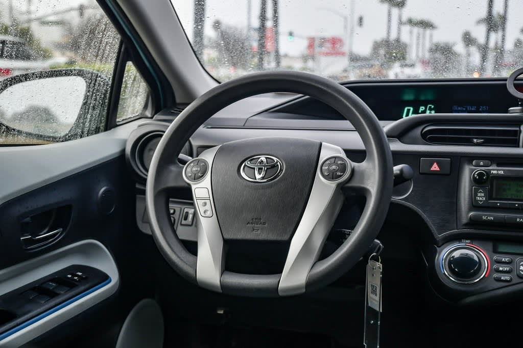 2013 Toyota Prius c  8