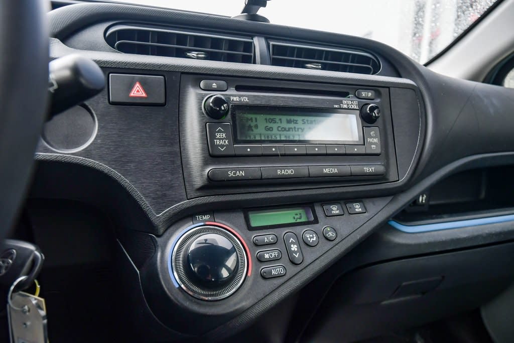 2013 Toyota Prius c  28