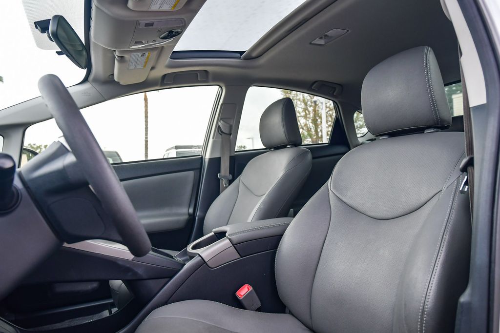 Thumbnail: 2013 Toyota Prius - 10