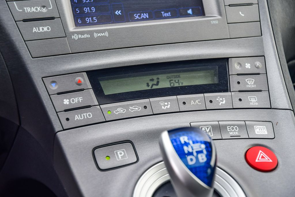 Thumbnail: 2013 Toyota Prius - 24