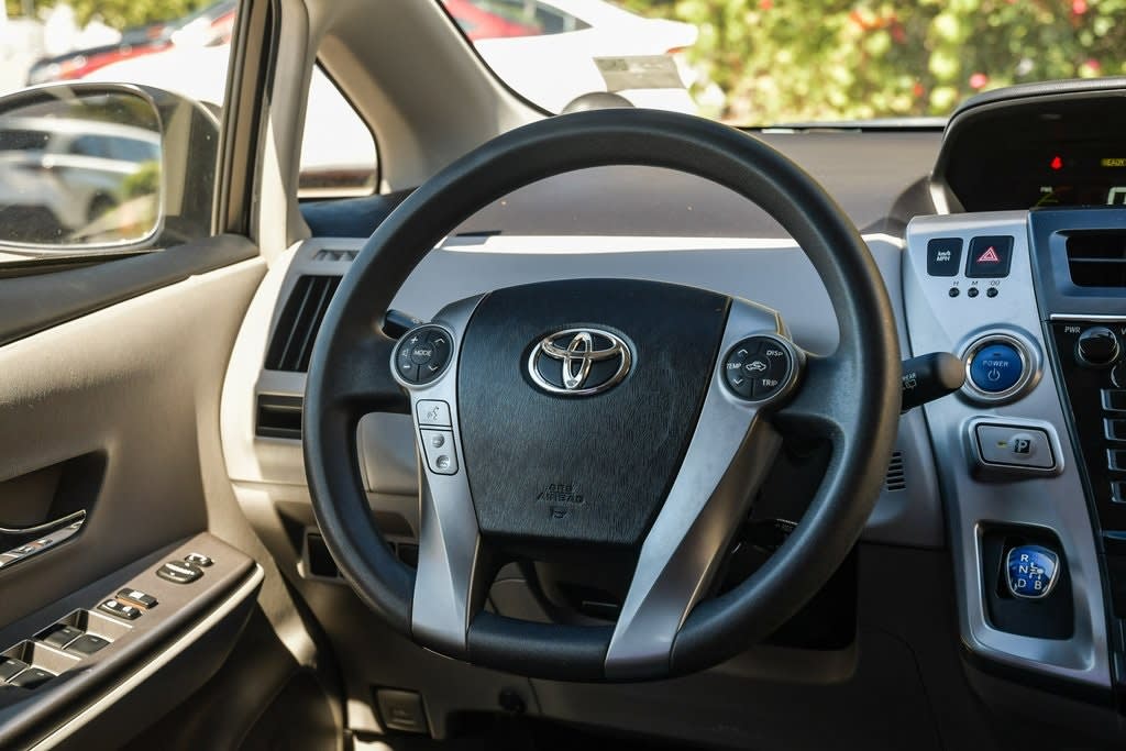 Thumbnail: 2016 Toyota Prius v - 2