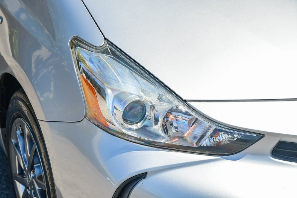 Thumbnail: 2016 Toyota Prius v - 18