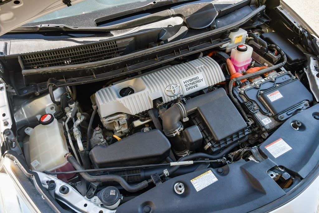 Thumbnail: 2016 Toyota Prius v - 7