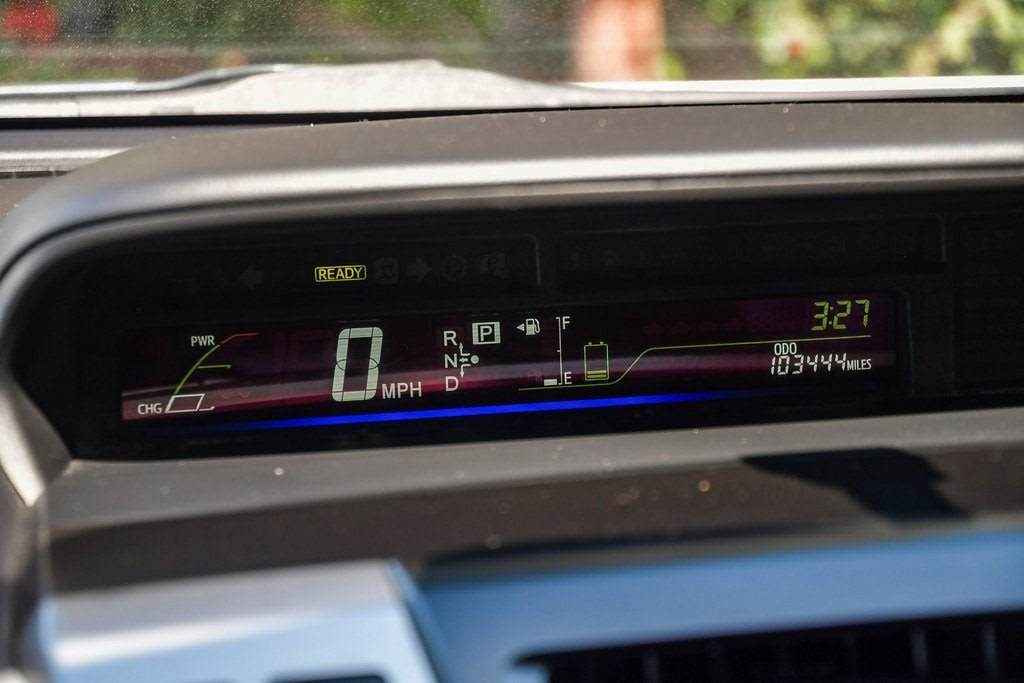 Thumbnail: 2016 Toyota Prius v - 15