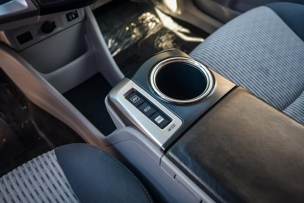 Thumbnail: 2016 Toyota Prius v - 14