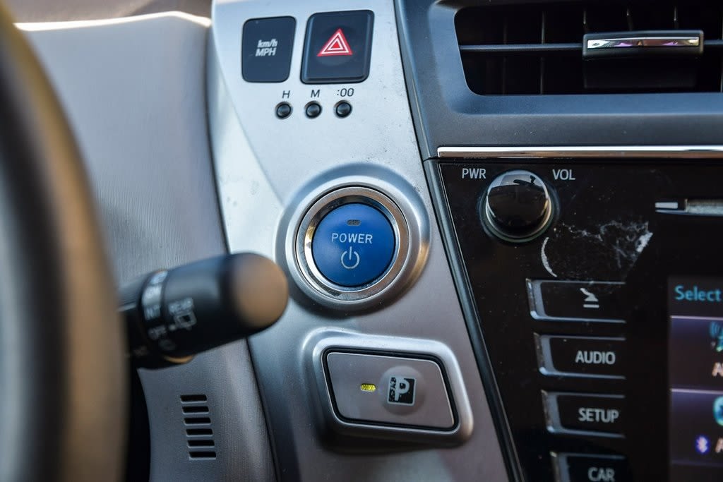 Thumbnail: 2016 Toyota Prius v - 26