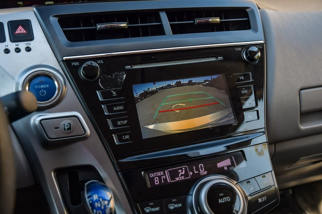 Thumbnail: 2016 Toyota Prius v - 27