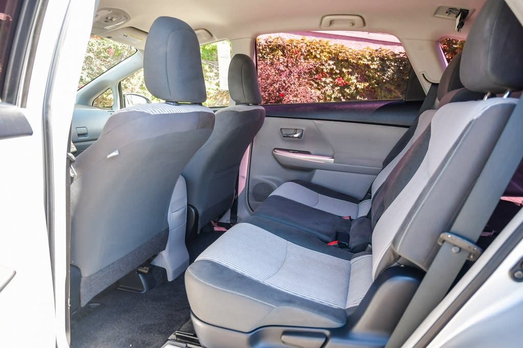 Thumbnail: 2016 Toyota Prius v - 11