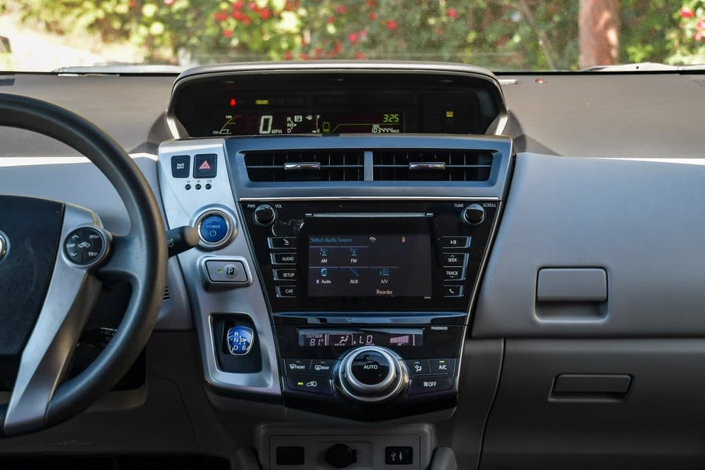 Thumbnail: 2016 Toyota Prius v - 13