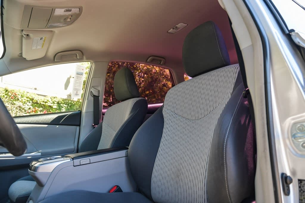Thumbnail: 2016 Toyota Prius v - 10