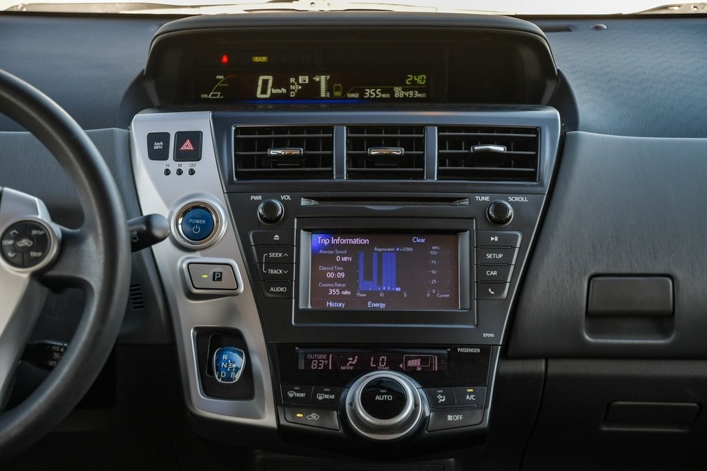 2014 Toyota Prius v Two 14