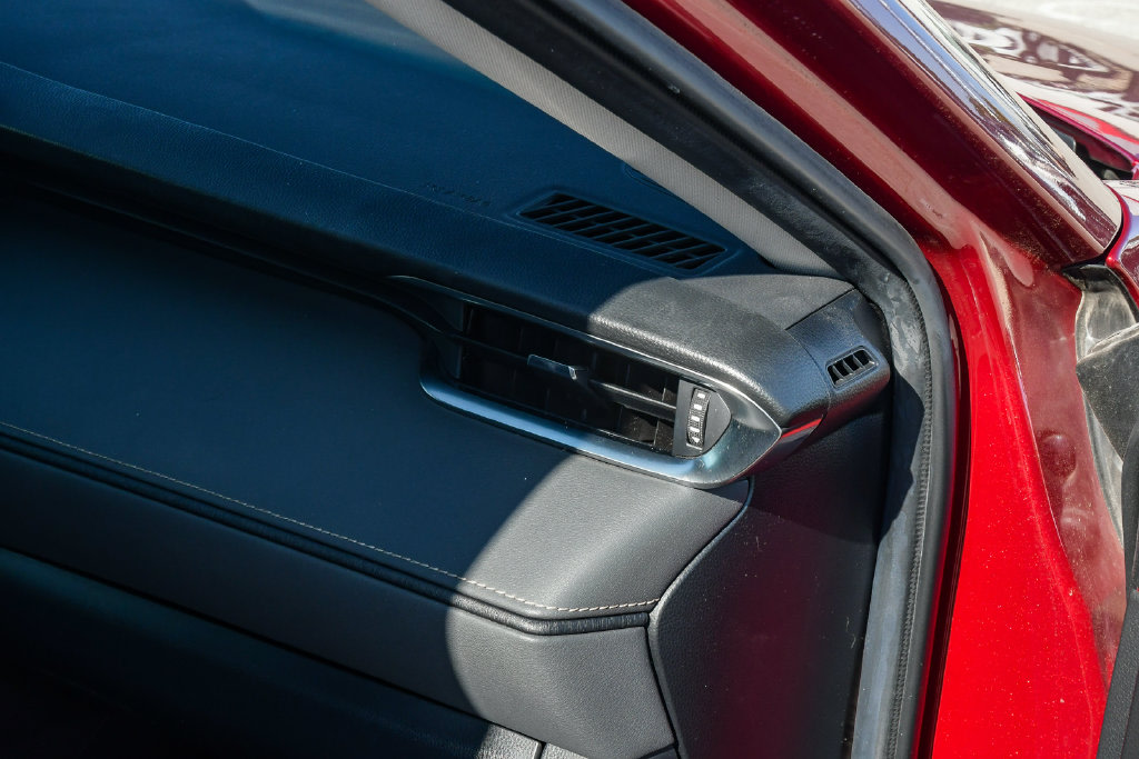 Thumbnail: 2021 Toyota Venza - 21