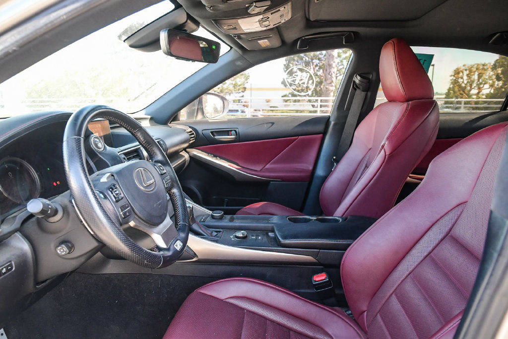 Thumbnail: 2018 Lexus IS - 10