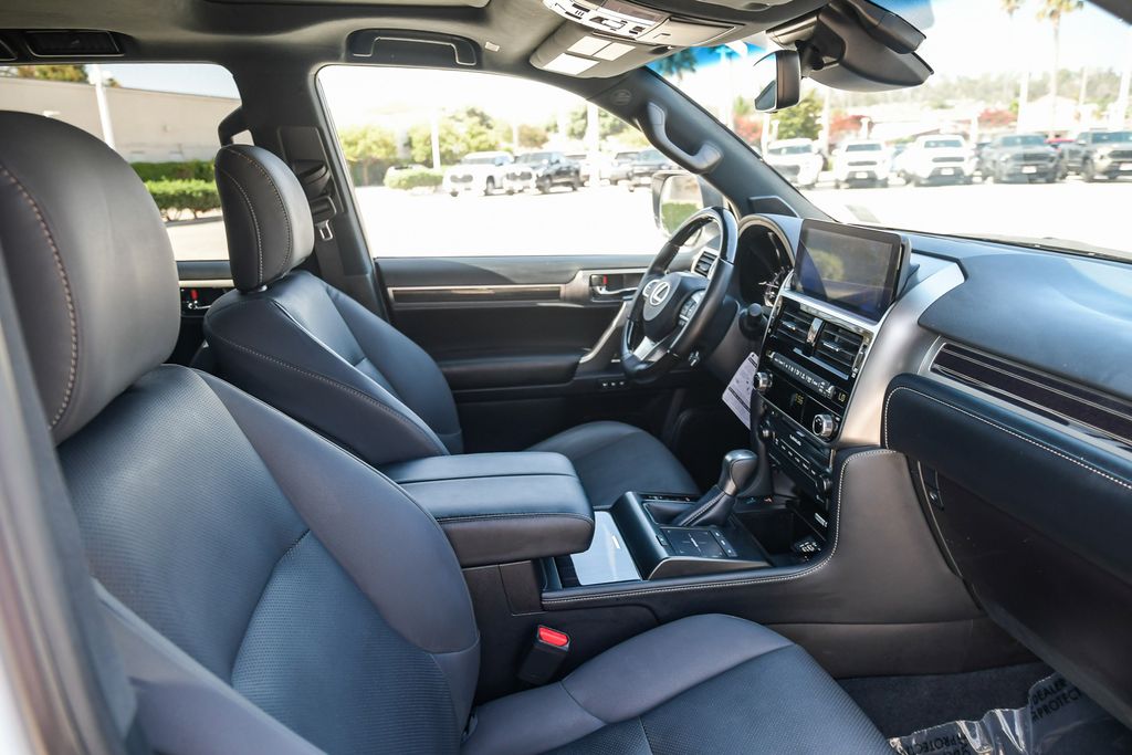 Thumbnail: 2023 Lexus GX - 10