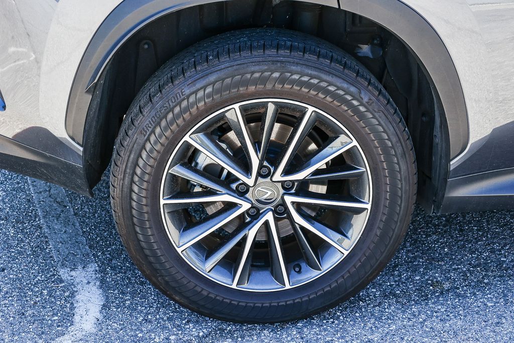 Thumbnail: 2024 Lexus ES - 7