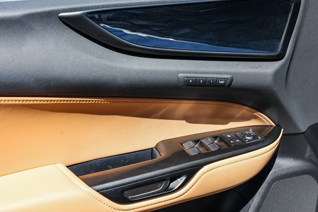 Thumbnail: 2024 Lexus ES - 24
