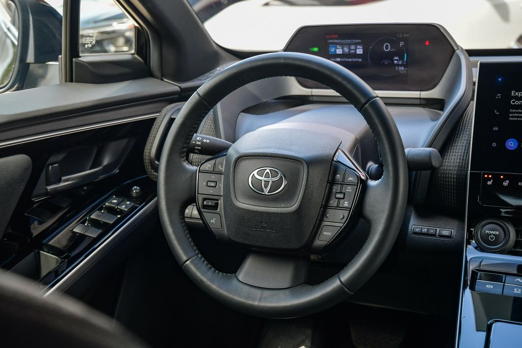 Thumbnail: 2024 Toyota bZ4X - 2