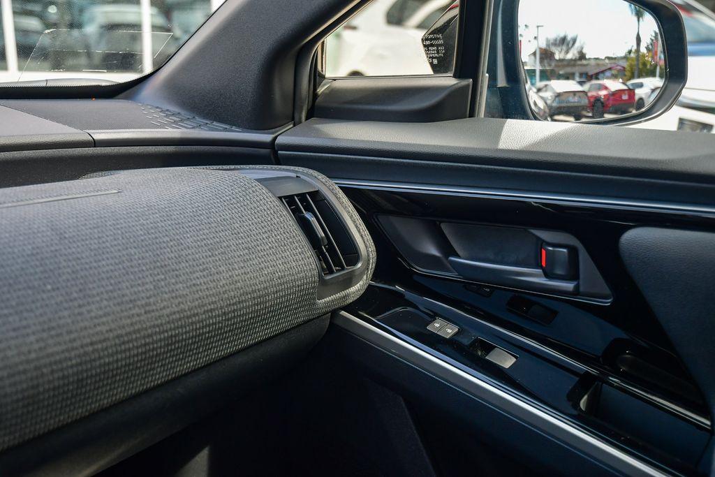 Thumbnail: 2024 Toyota bZ4X - 24