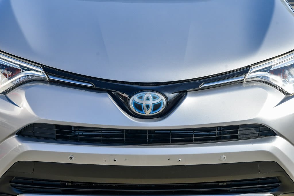 Thumbnail: 2017 Toyota RAV4 - 19