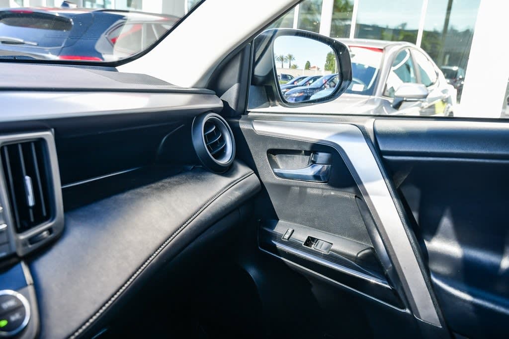 Thumbnail: 2017 Toyota RAV4 - 29