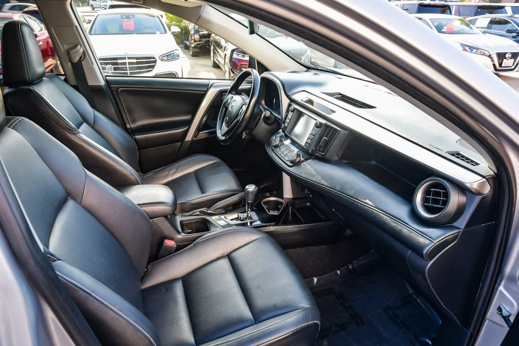 Thumbnail: 2017 Toyota RAV4 - 10