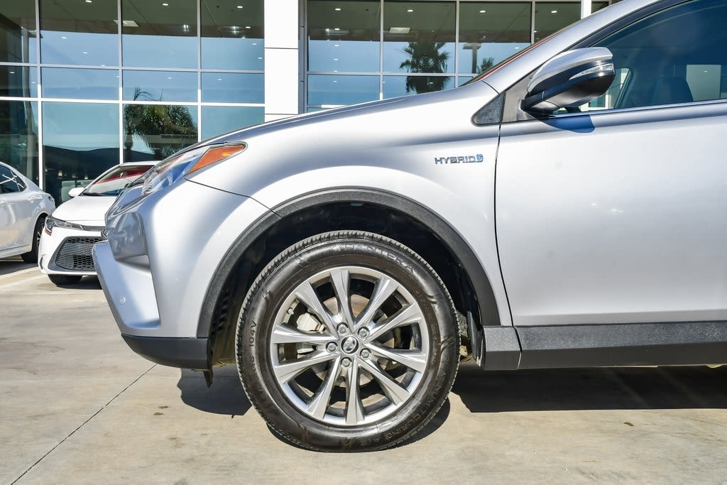 Thumbnail: 2017 Toyota RAV4 - 7