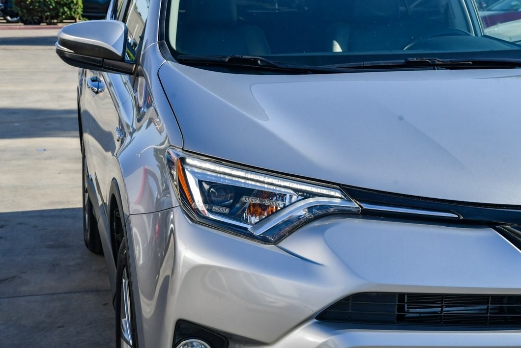 Thumbnail: 2017 Toyota RAV4 - 6