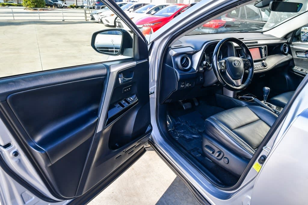 Thumbnail: 2017 Toyota RAV4 - 25