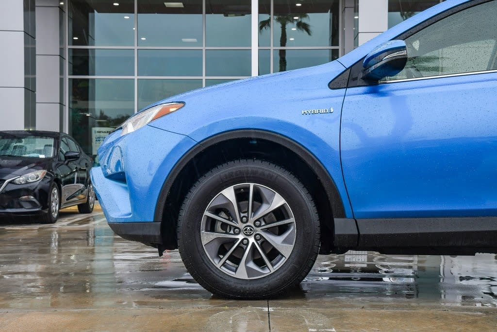 2017 Toyota RAV4 XLE 7