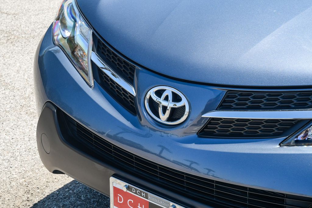 Thumbnail: 2013 Toyota RAV4 - 6