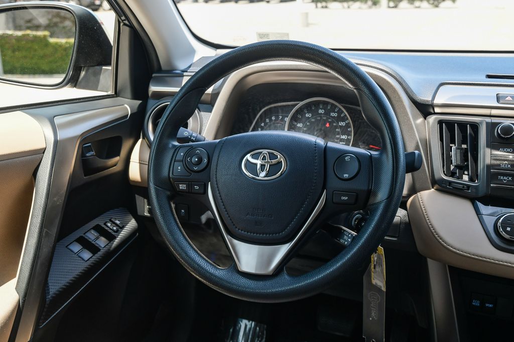Thumbnail: 2013 Toyota RAV4 - 2