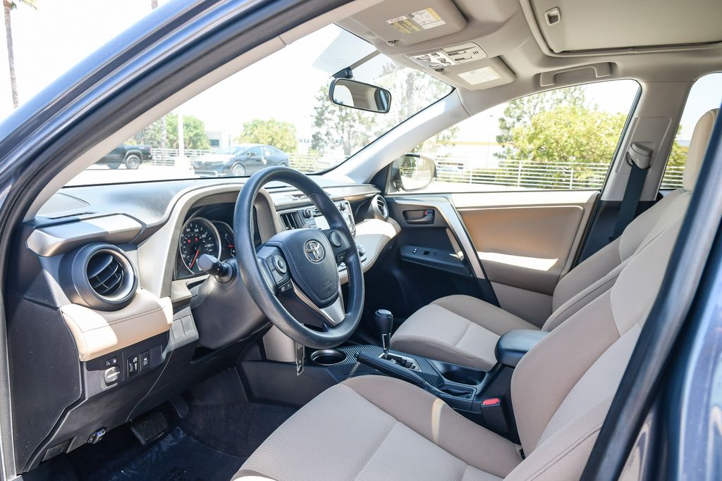 Thumbnail: 2013 Toyota RAV4 - 13