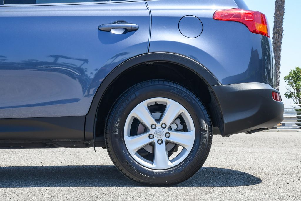 Thumbnail: 2013 Toyota RAV4 - 22