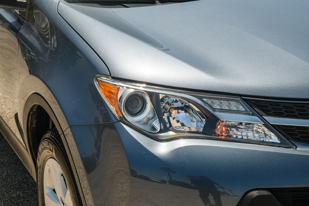 Thumbnail: 2013 Toyota RAV4 - 19