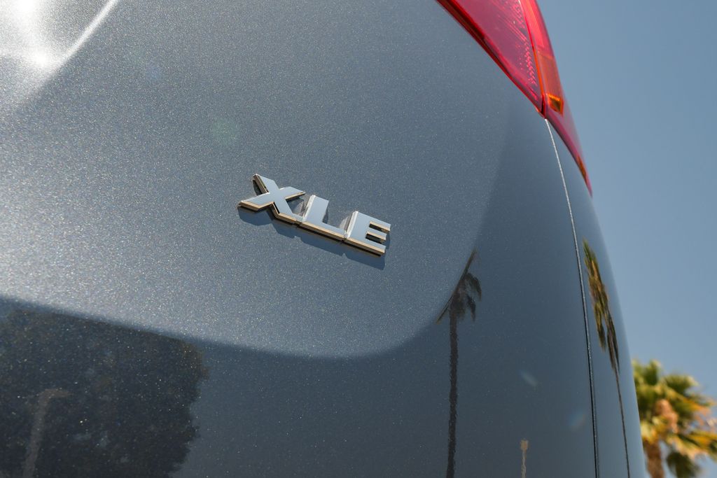 Thumbnail: 2013 Toyota RAV4 - 27