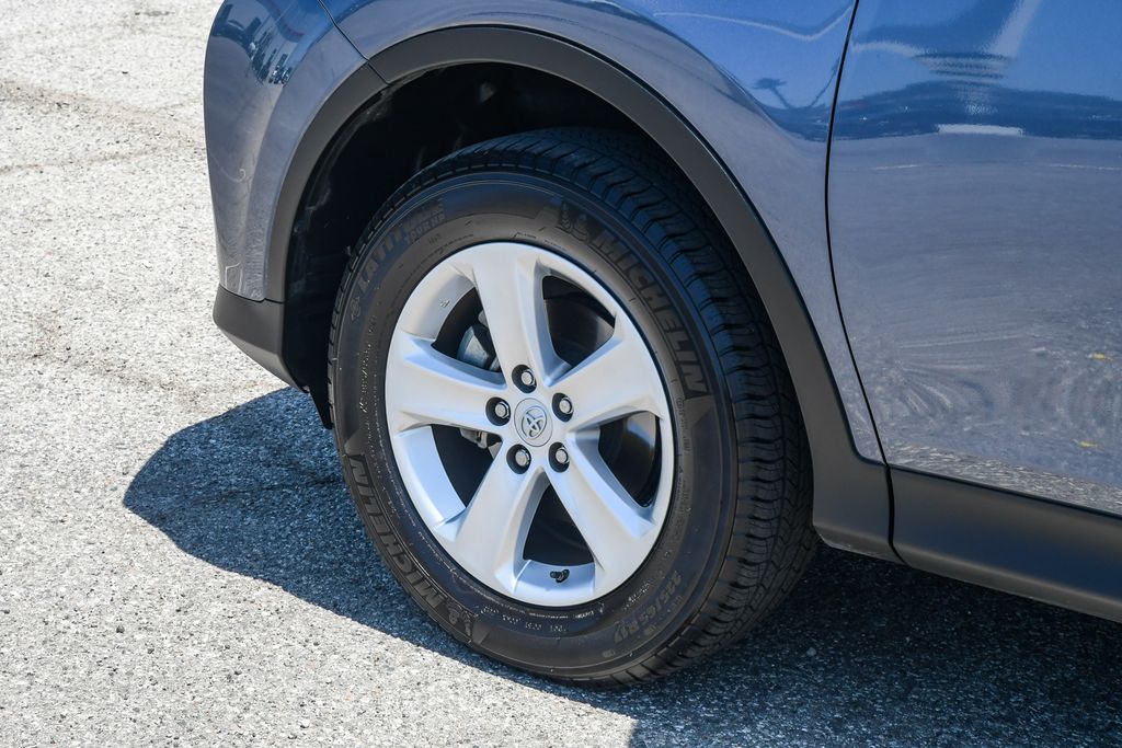 Thumbnail: 2013 Toyota RAV4 - 7