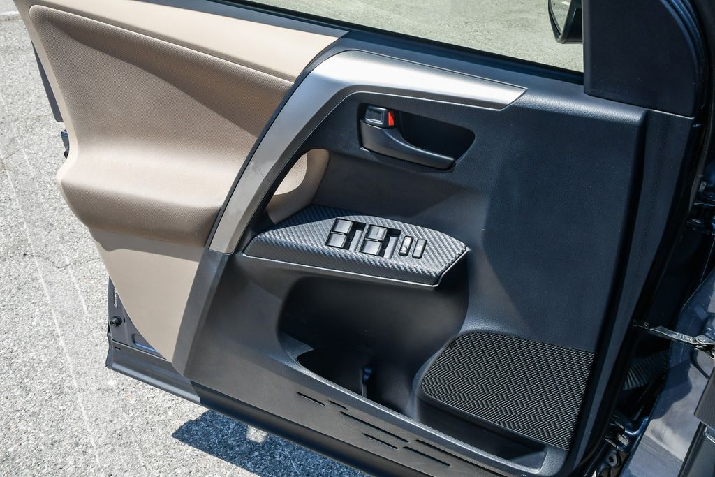 Thumbnail: 2013 Toyota RAV4 - 25