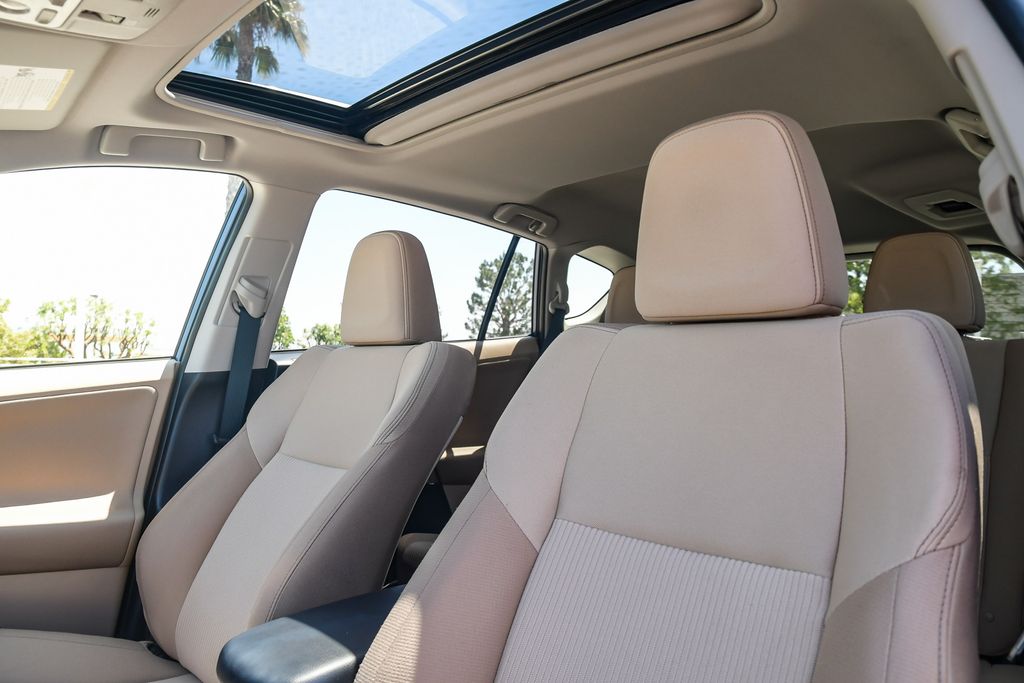 Thumbnail: 2013 Toyota RAV4 - 10