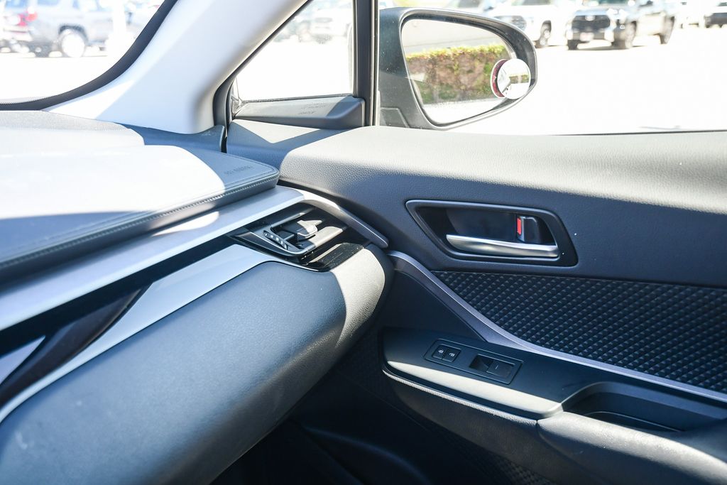 Thumbnail: 2021 Toyota C-HR - 24