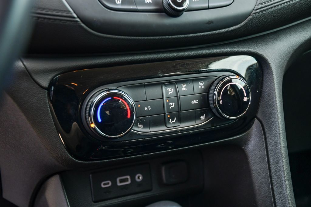 Thumbnail: 2022 Buick Encore GX - 22