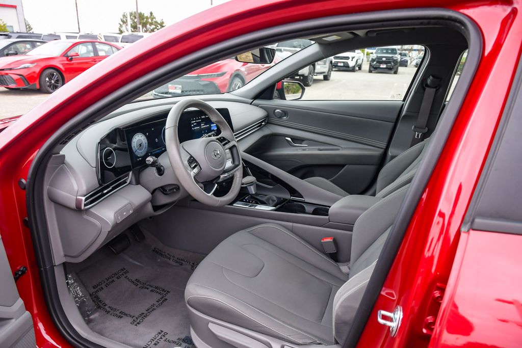 Thumbnail: 2023 Hyundai Elantra - 10