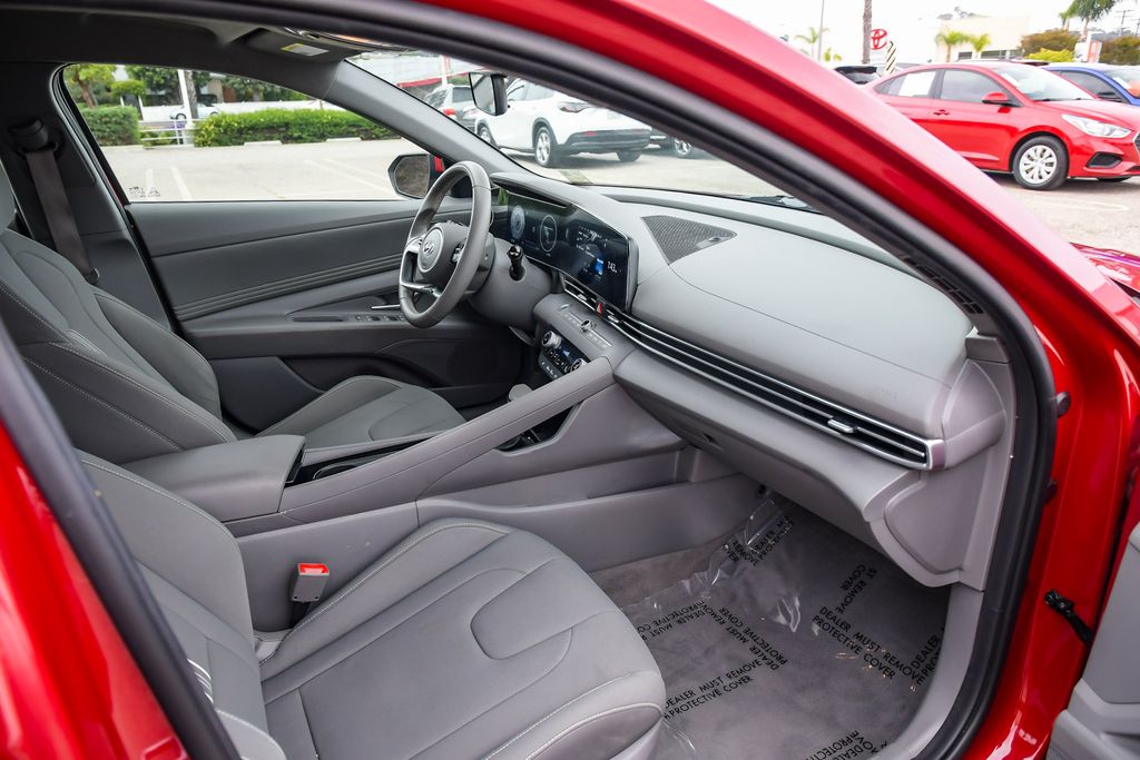 Thumbnail: 2023 Hyundai Elantra - 9