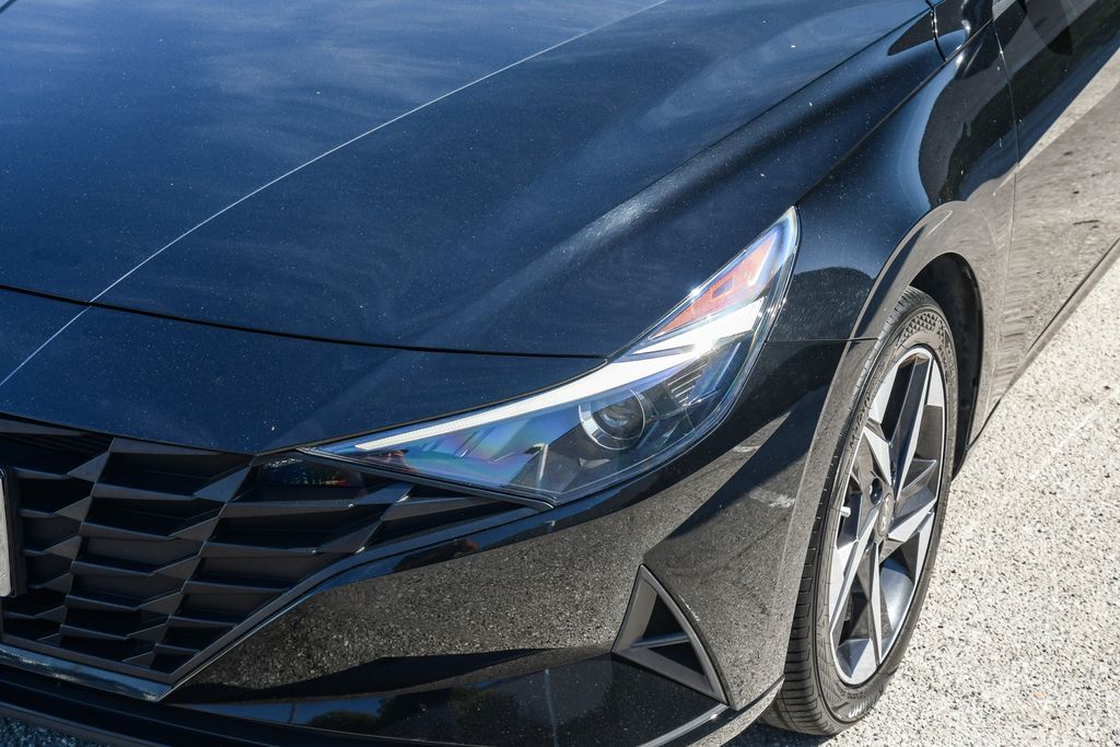 Thumbnail: 2023 Hyundai Elantra - 17
