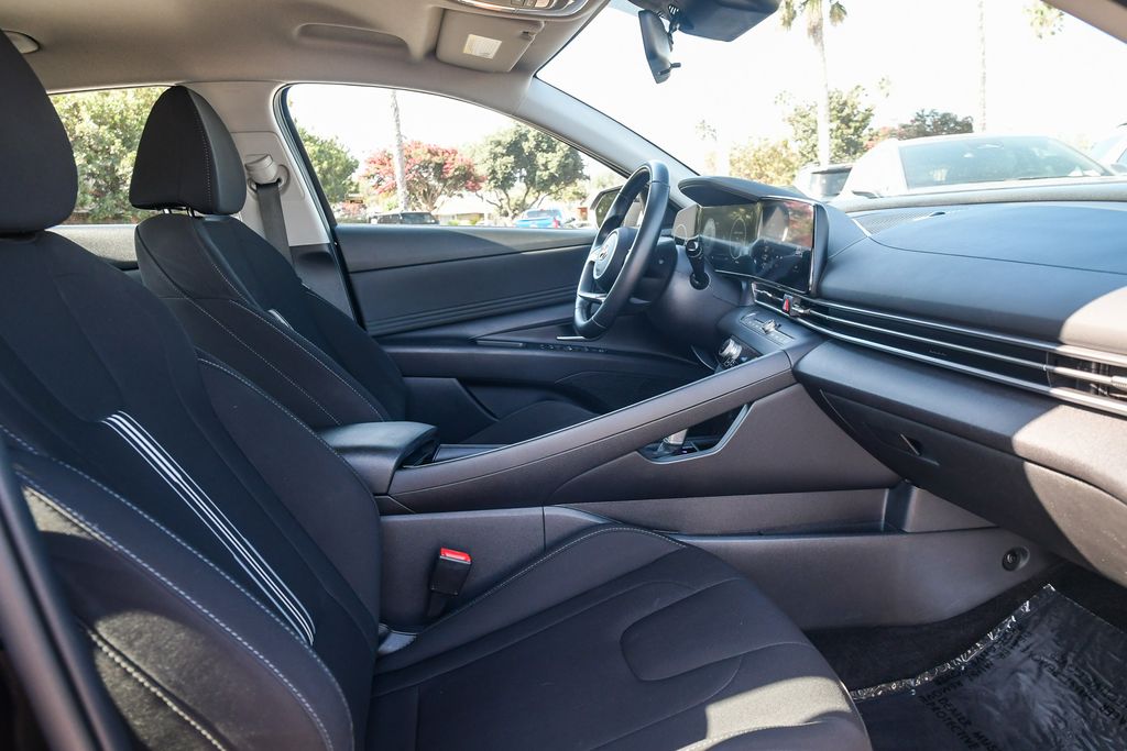 Thumbnail: 2023 Hyundai Elantra - 10