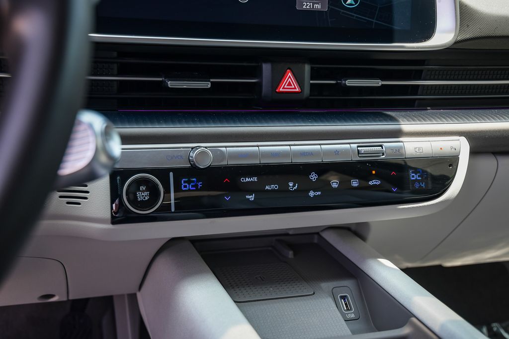 Thumbnail: 2023 Hyundai Ioniq 6 - 21