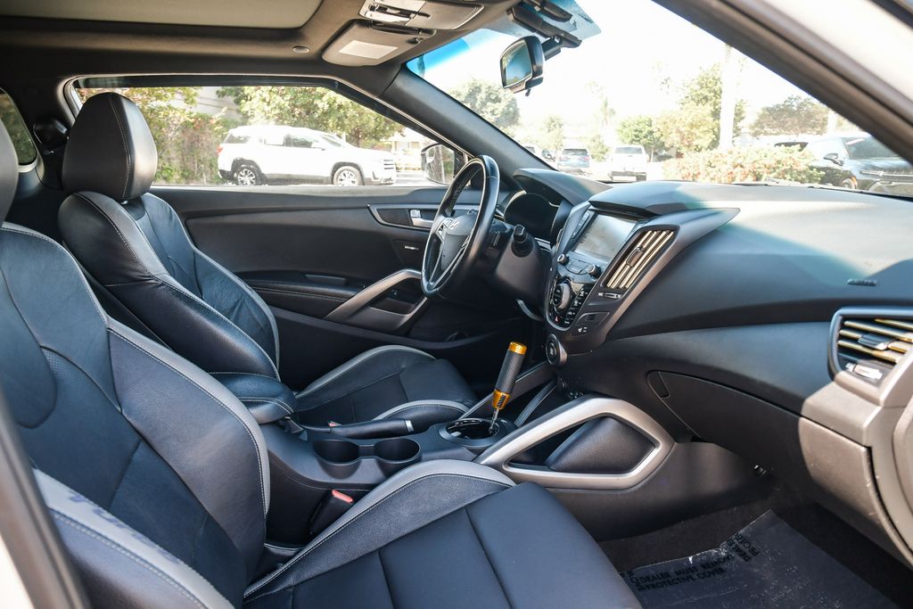 Thumbnail: 2016 Hyundai Veloster - 10
