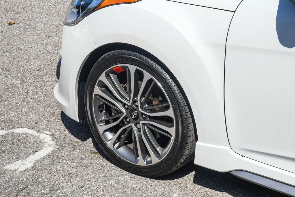Thumbnail: 2016 Hyundai Veloster - 7
